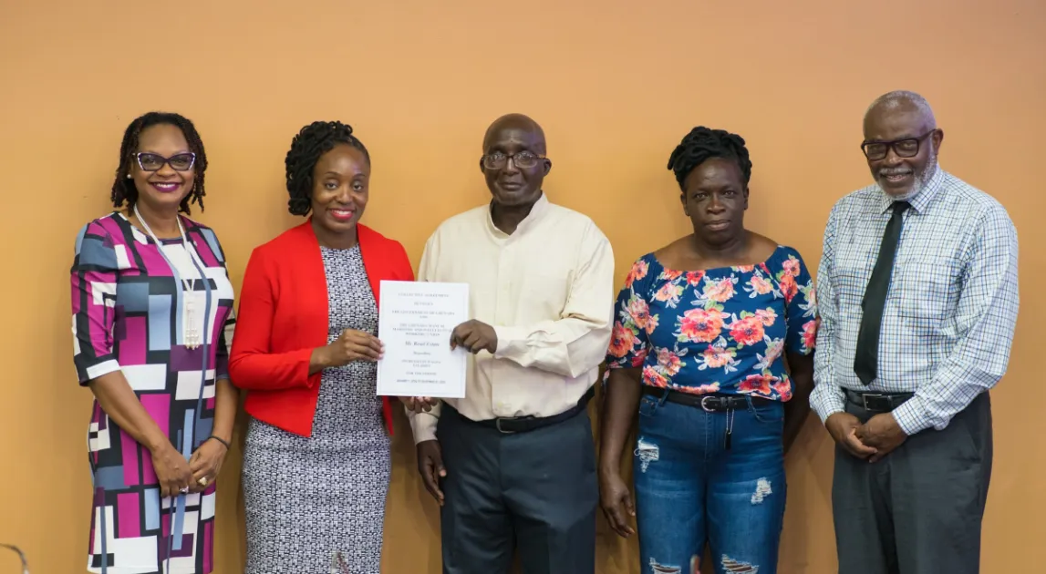 Grenada: Govt, GMMIWU signs agreement on salary increase - Writeups 24 ...